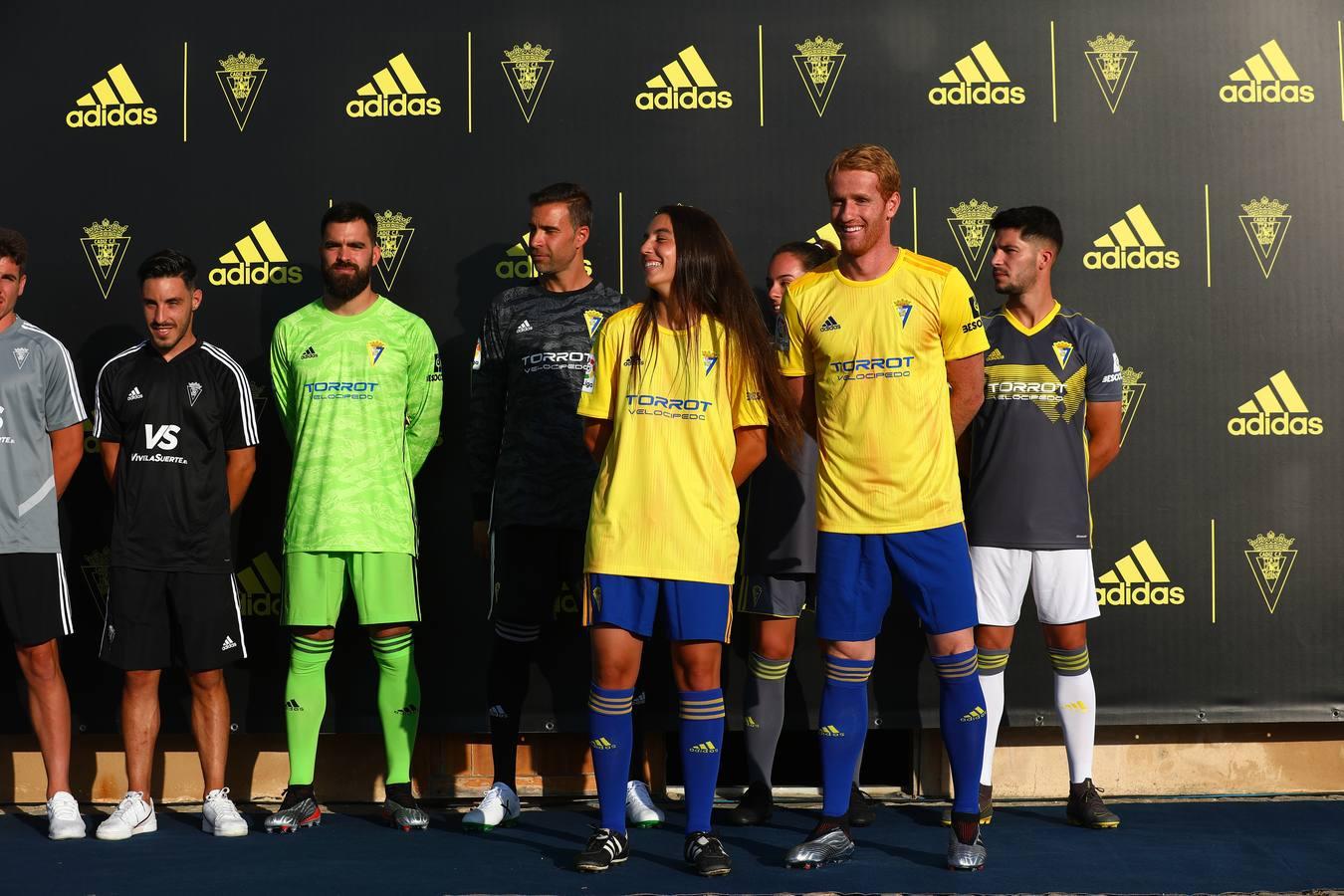 FOTOS Presentacion de la equipacion del Cadiz CF 2019 2020